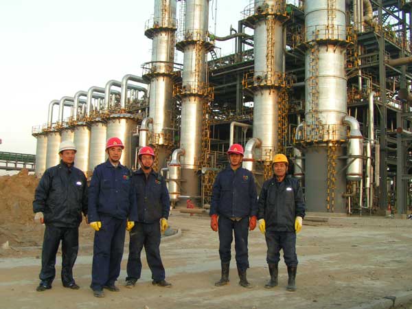 公司總工韓泰清（中間）、和甲方領導清洗現場合影留念